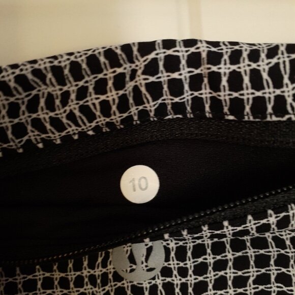 Lululemon Speed Tight V in Fall Net White Black / Black Size 10 - Picture 4 of 15